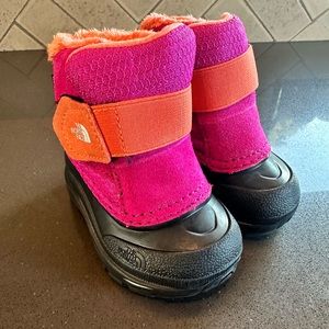 The North Face Toddler Alpenglow Pink Snow boot Size 4